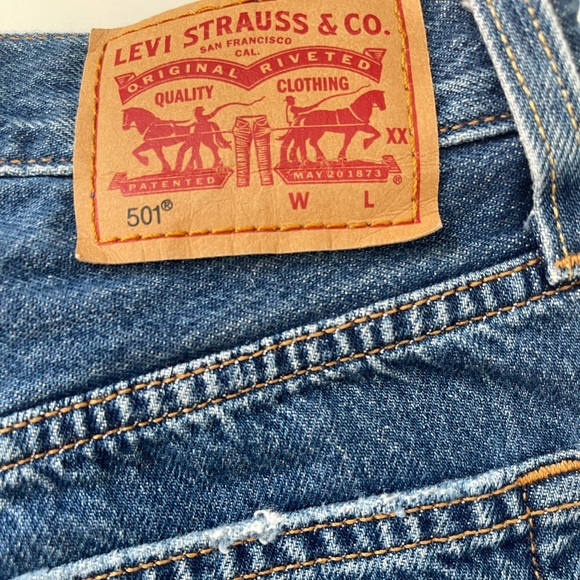 Levi's 501 Original High Rise Denim Shorts - Picture 3 of 4